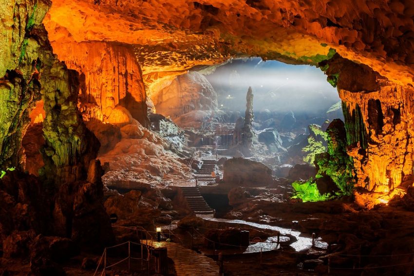 Hang Sung Sot Cave